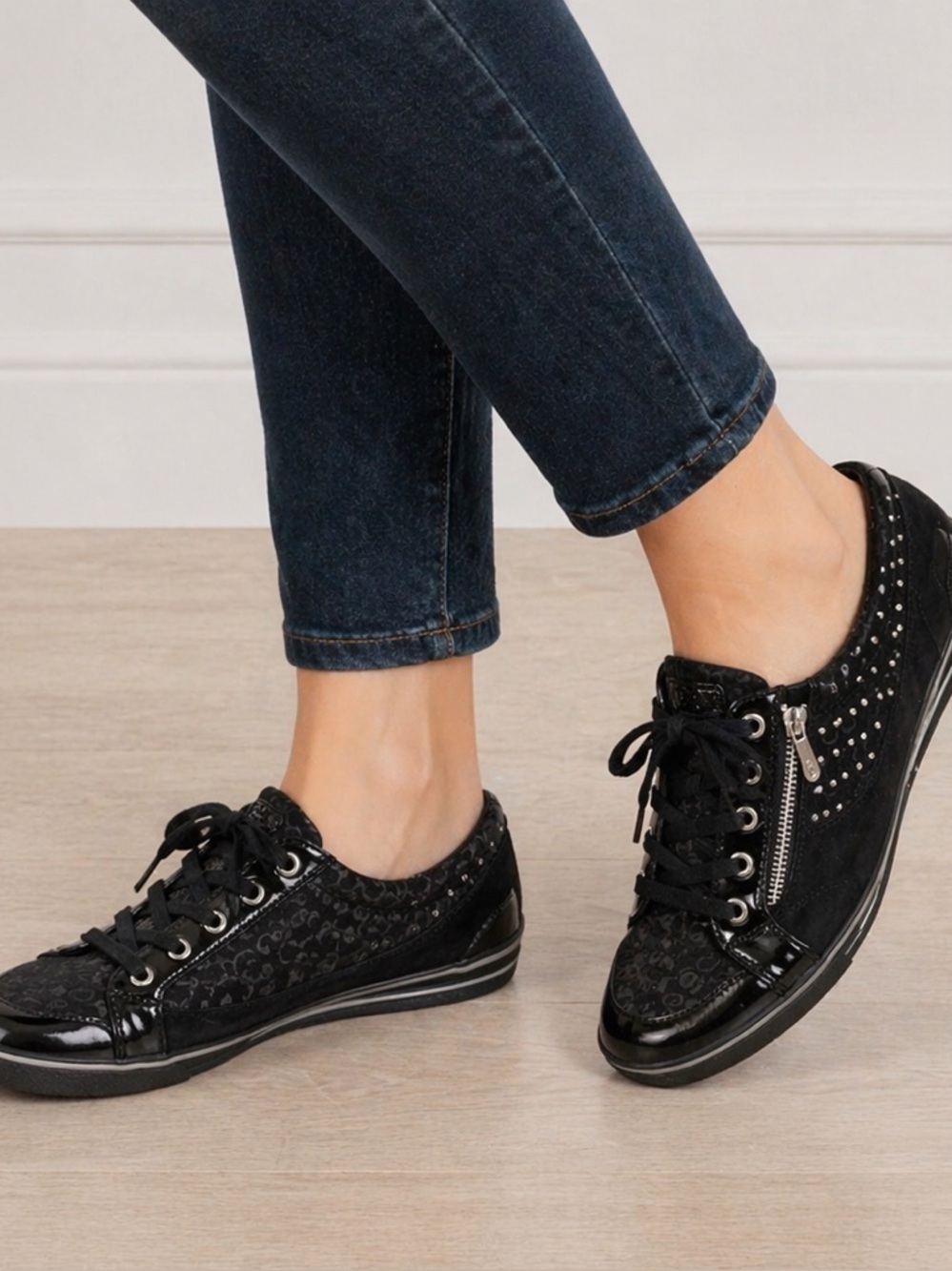 Guess Black Monogram Logo Sneakers Side Zipper Studded Leather Accent 10M